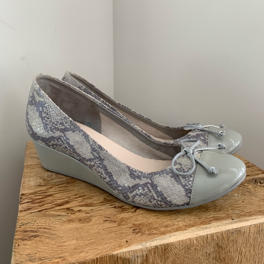 Cole Haan Gray Snakeskin Wedge shoes with Nike soles. Size 9.5